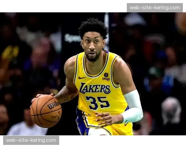 湖人克勒贝尔背部疼痛困扰 近期比赛出战可能性存疑